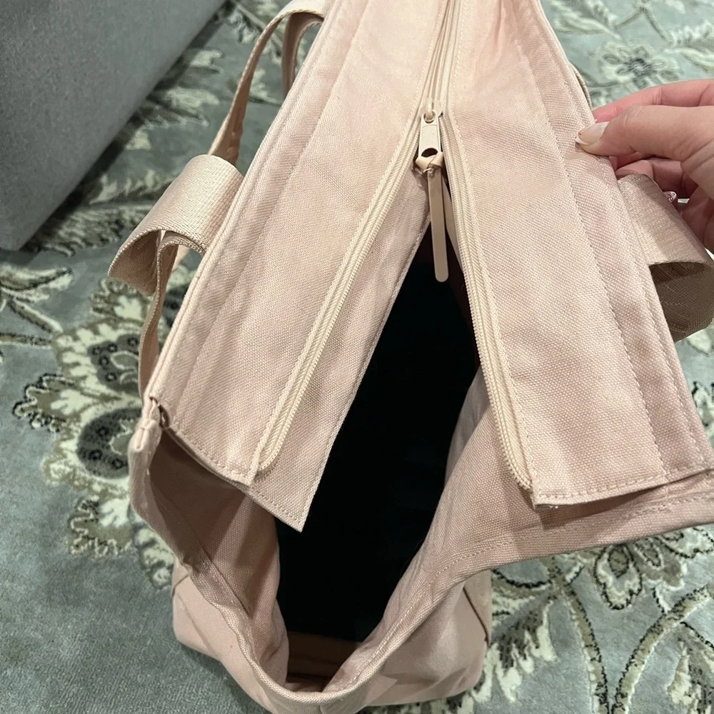 Wild One Pet Tote / Carrier - Picture 2 of 5